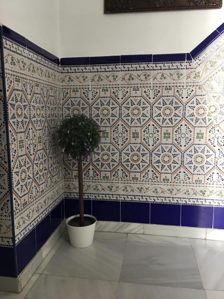Hostal Fantoni Cadiz Exterior photo