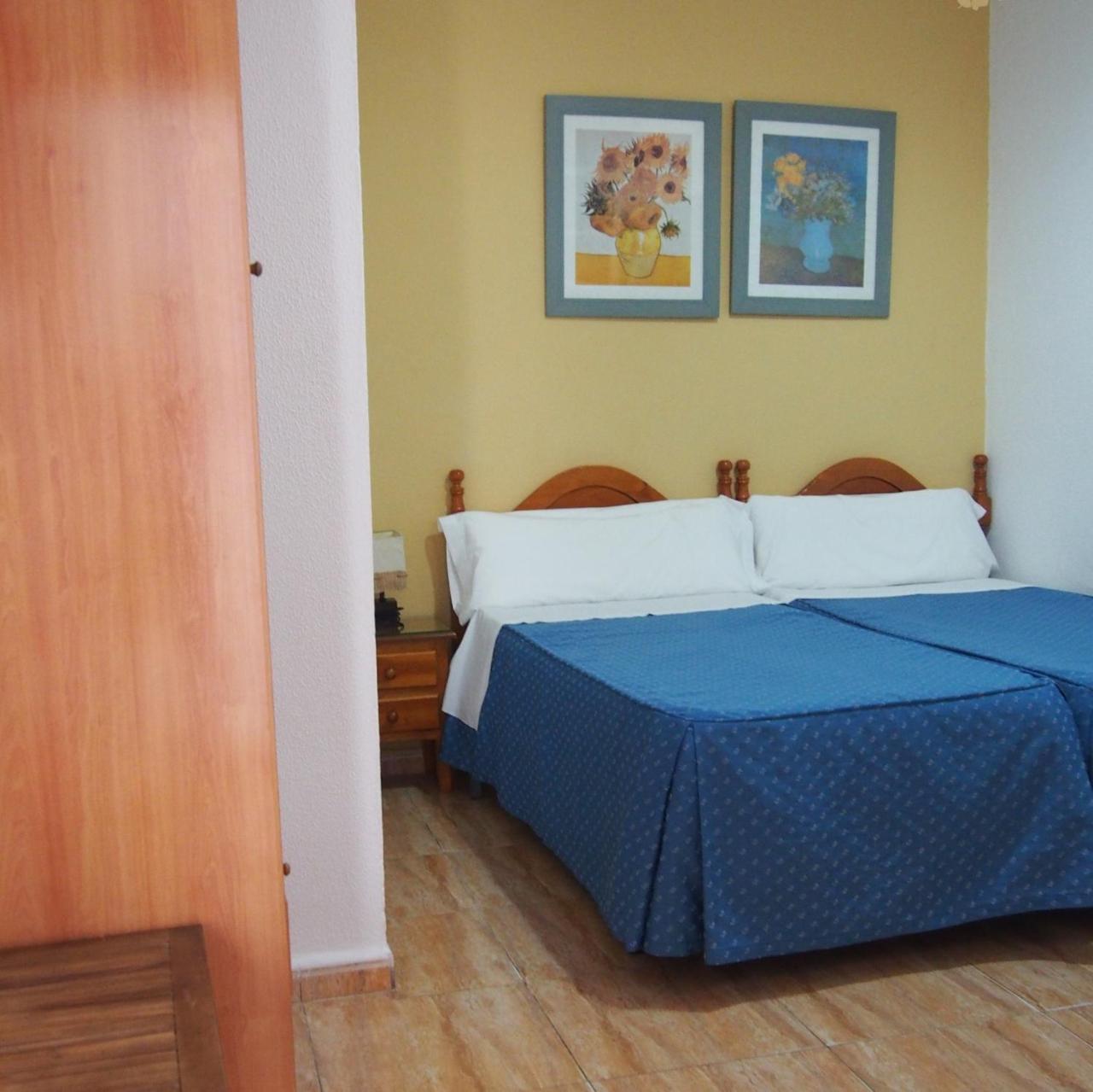 Hostal Fantoni Cadiz Exterior photo
